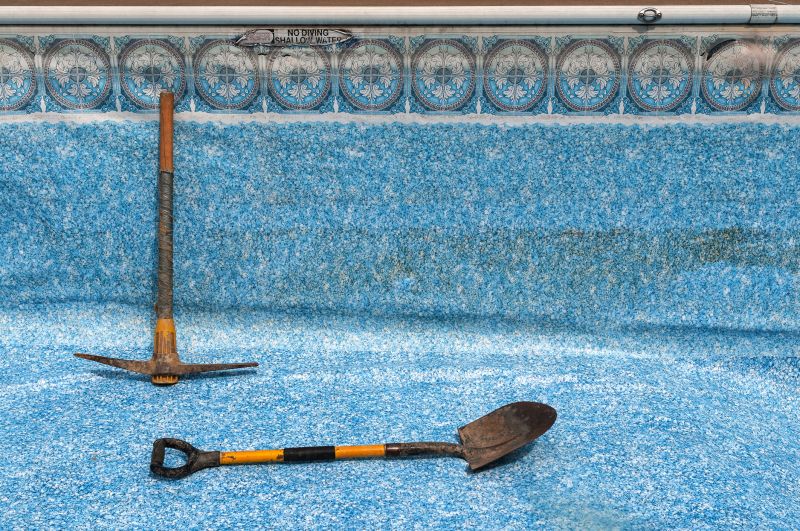 Pool Tile Repair